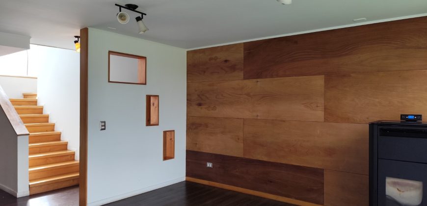 SE VENDE HERMOSA  CASA LOTEO CENTENARIO  PUERTO VARAS  4D/3B