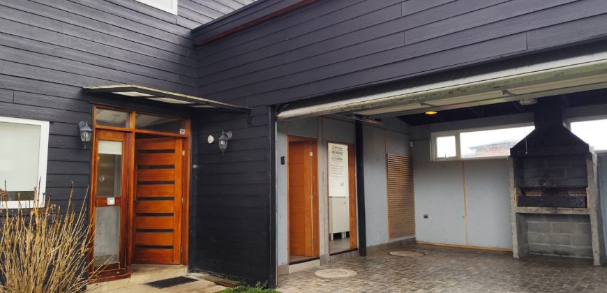 SE VENDE HERMOSA  CASA LOTEO CENTENARIO  PUERTO VARAS  4D/3B