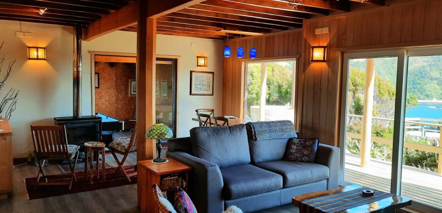 CASA EN VENTA / CON VISTA AL MAR EN ANCUD, ISLA DE CHILOÉ
