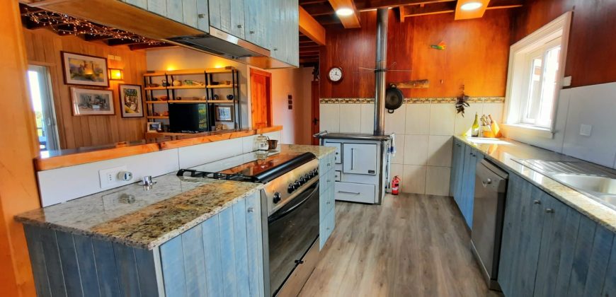 CASA EN VENTA / CON VISTA AL MAR EN ANCUD, ISLA DE CHILOÉ